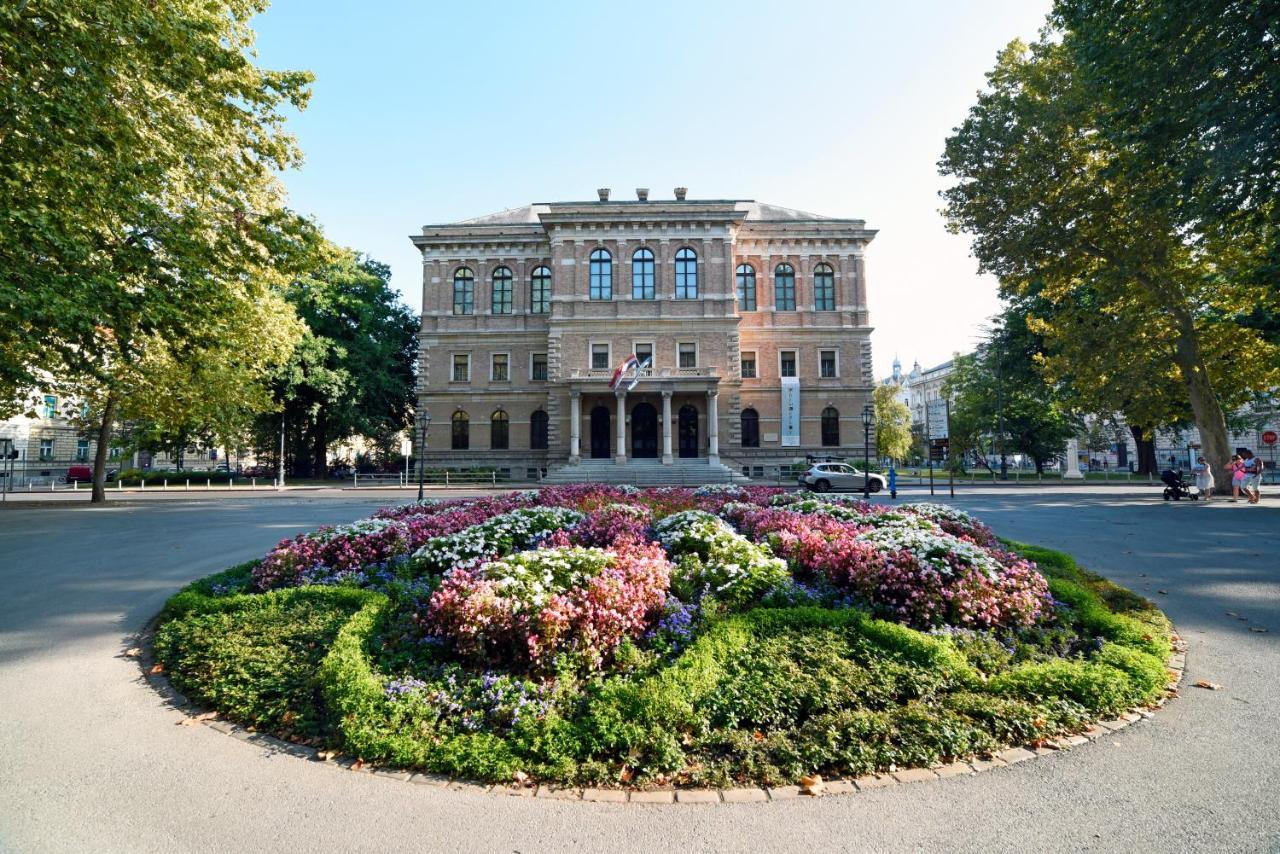 1Br In Central Zagreb & Main Station, Free Parking Apartment Luaran gambar